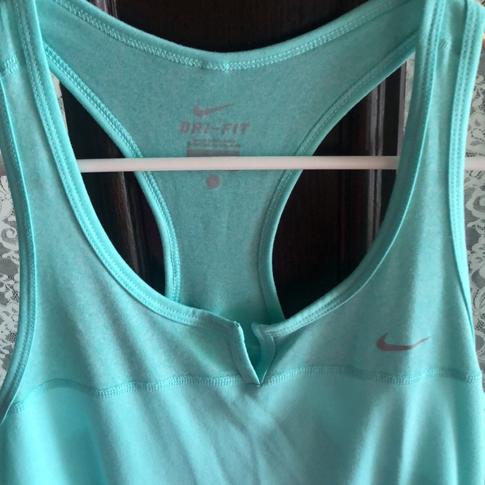 Nike - Picture 2 of 3